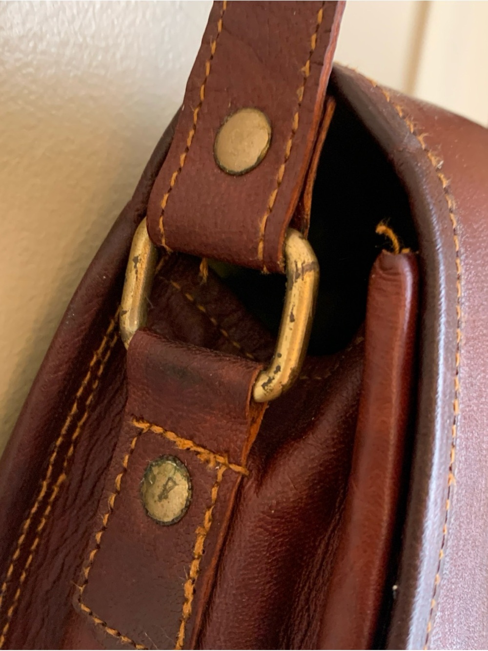 Vtg Waxed Leather Messenger Bag Crossbody Green Canvas Interior Brass Hardware - Picture 4 of 9